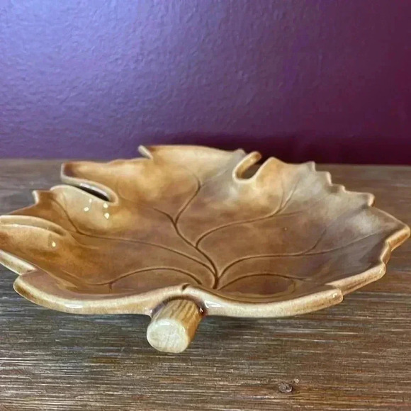 Vintage Leaf Art Pottery Candy Dish - Picture 4 of 11